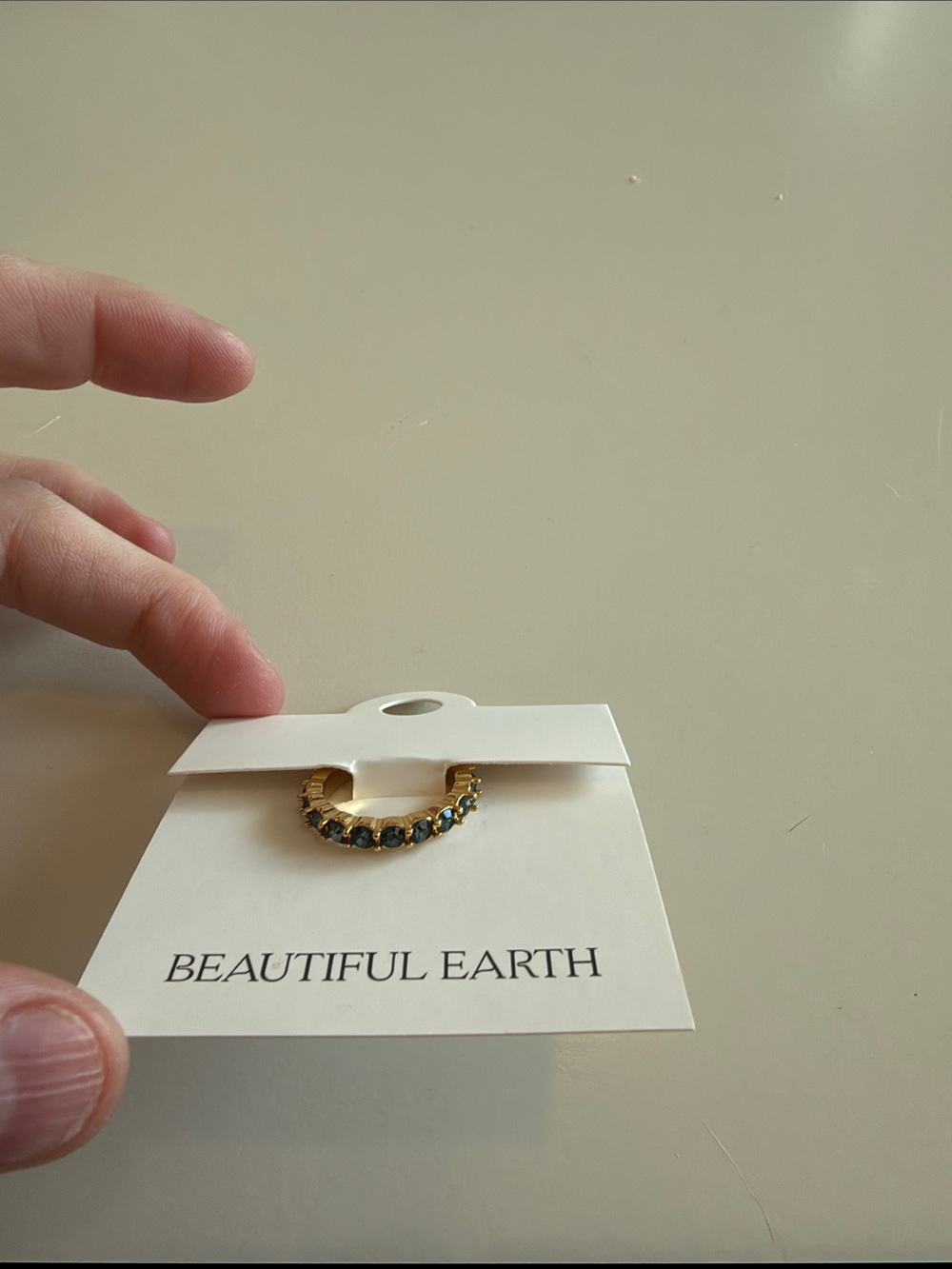 Beautiful Earth Sapphire 18k Crystal Ring - Size 6